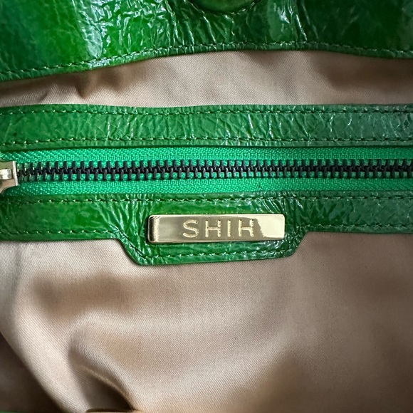 Gently Used Shih Green Patent Leather handbag. Super clean inside - Picture 5 of 8